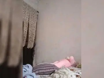 Hornybum1  live sex cam