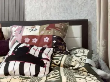 Queenli483  live sex cam