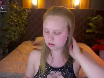 CrystallPaws  live sex cam