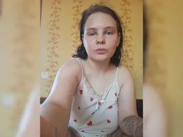 SweetPiggy13  live sex cam