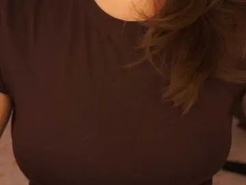 YesImAnna  live sex cam