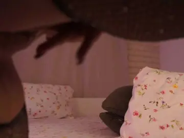 YesImAnna  live sex cam