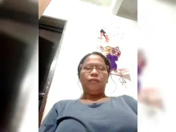 Chatty22  live sex cam