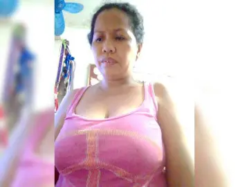 Chatty22  live sex cam