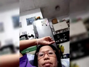 Chatty22  live sex cam