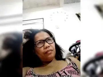 Chatty22  live sex cam