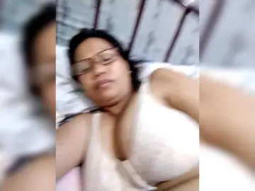 Chatty22  live sex cam