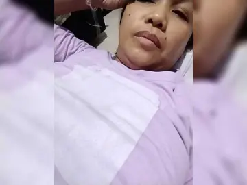 Chatty22  live sex cam