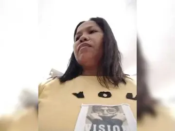Chatty22  live sex cam