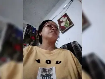 Chatty22  live sex cam