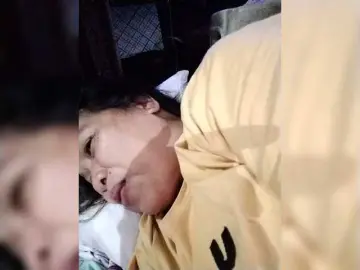 Chatty22  live sex cam