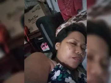 Chatty22  live sex cam