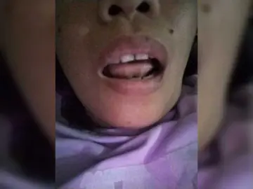 Chatty22  live sex cam