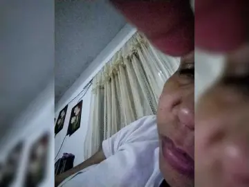 Chatty22  live sex cam