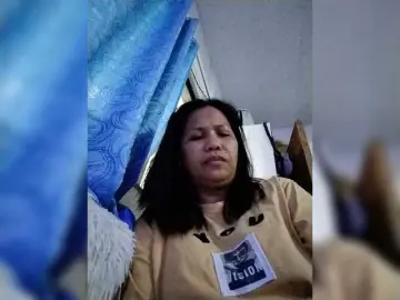 Chatty22  live sex cam