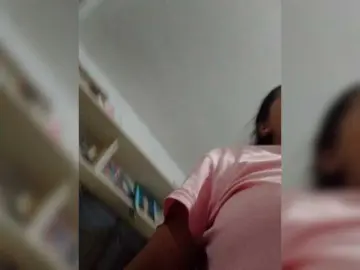 Chatty22  live sex cam