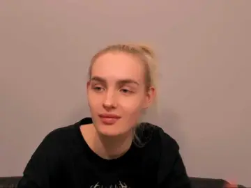 OliviaKisss3  live sex cam