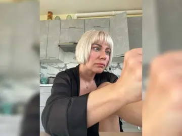 AlisaBlackFox  live sex cam