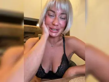 AlisaBlackFox  live sex cam