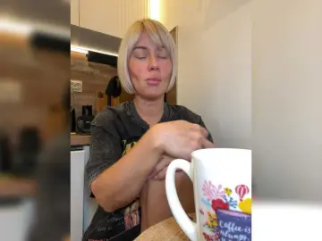 AlisaBlackFox  live sex cam