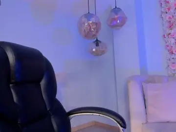 SavannahStorm  live sex cam