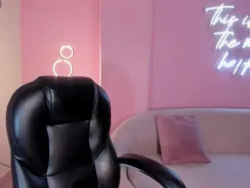 SavannahStorm  live sex cam