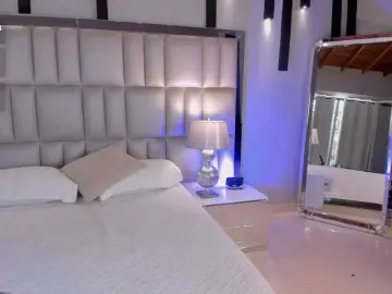 SavannahStorm  live sex cam