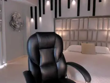 SavannahStorm  live sex cam