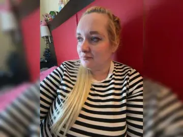 Karina57  live sex cam