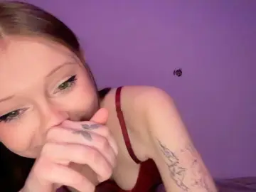 TinnyKitty  live sex cam