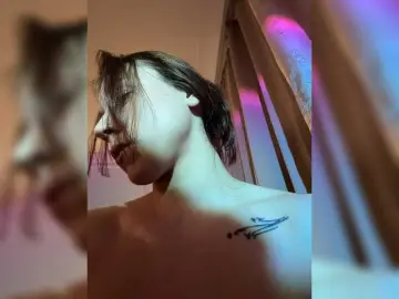 Avolood  live sex cam