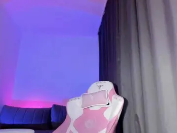 Mnepohuyy  live sex cam