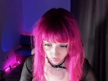 Mnepohuyy  live sex cam