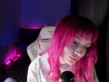 Mnepohuyy  live sex cam