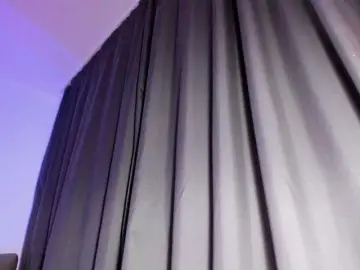 Mnepohuyy  live sex cam