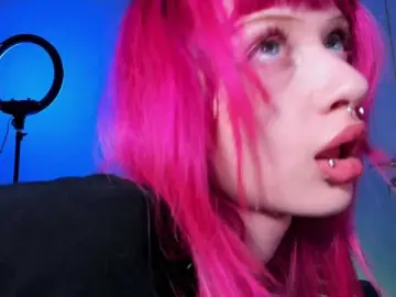 Mnepohuyy  live sex cam