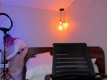 Mnepohuyy  live sex cam