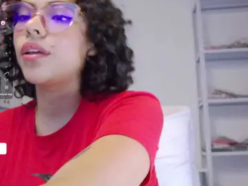 MarilynStone  live sex cam