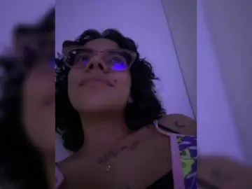 MarilynStone  live sex cam