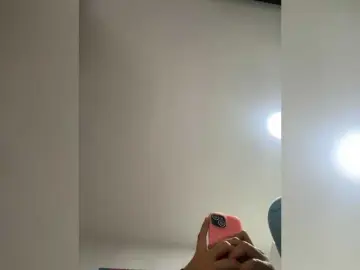 MarilynStone  live sex cam