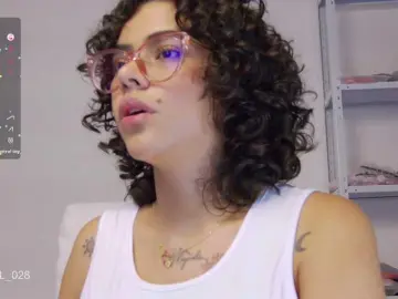 MarilynStone  live sex cam