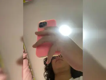 MarilynStone  live sex cam