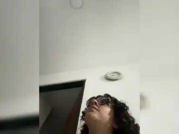 MarilynStone  live sex cam