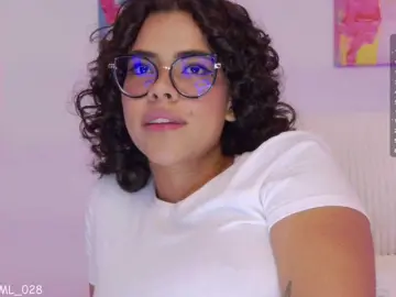 MarilynStone  live sex cam
