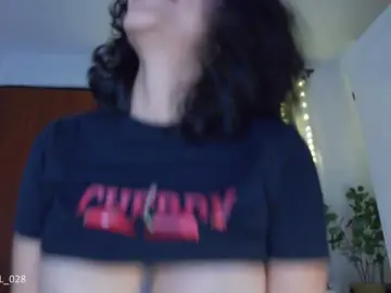 MarilynStone  live sex cam