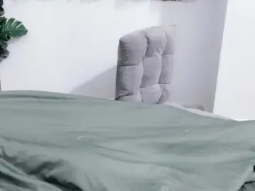 NiNi2k  live sex cam