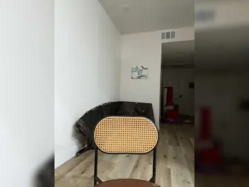 Hoochie21  live sex cam