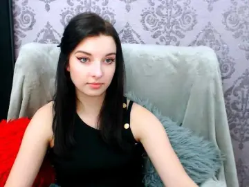 VirginLuna  live sex cam