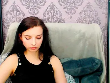 VirginLuna  live sex cam