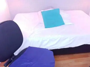 Juicy-tits69  live sex cam